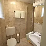 לינה וארוחת בוקר Haus Falle 3*