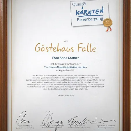 לינה וארוחת בוקר Haus Falle 3*